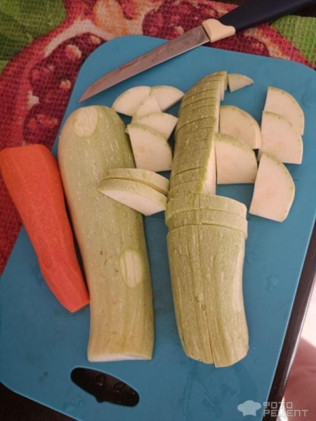 Рецепт: Скумбрия, запеченная на овощной подушке - Удобный вариант рыбки с имеющимися овощами Рецепт: Скумбрия, запеченная на овощной подушке - Удобный вариант рыбки с имеющимися овощами