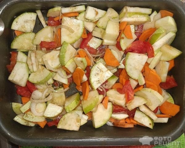 Рецепт: Скумбрия, запеченная на овощной подушке - Удобный вариант рыбки с имеющимися овощами Рецепт: Скумбрия, запеченная на овощной подушке - Удобный вариант рыбки с имеющимися овощами