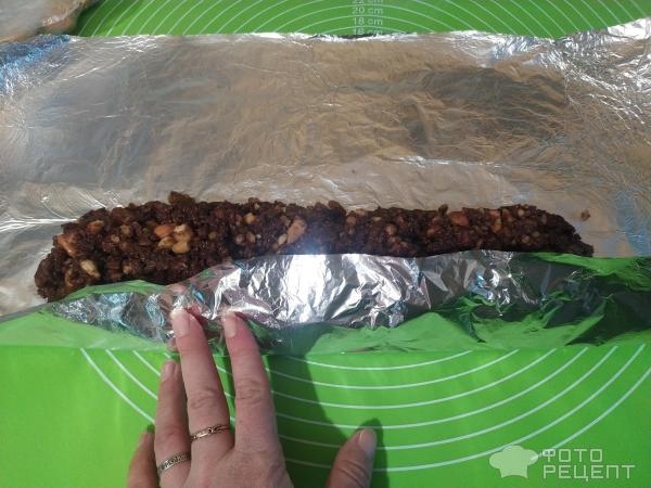 Рецепт: Сладкая колбаска - с орехами и изюмом Рецепт: Сладкая колбаска - с орехами и изюмом