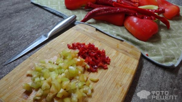 Рецепт: Сладко-острая приправа из перцев - Очень вкусная приправа. Рецепт: Сладко-острая приправа из перцев - Очень вкусная приправа.