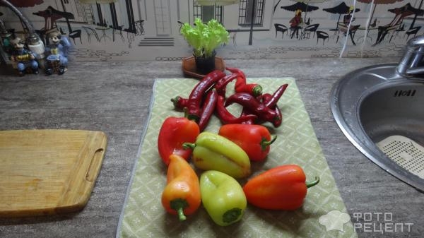 Рецепт: Сладко-острая приправа из перцев - Очень вкусная приправа. Рецепт: Сладко-острая приправа из перцев - Очень вкусная приправа.