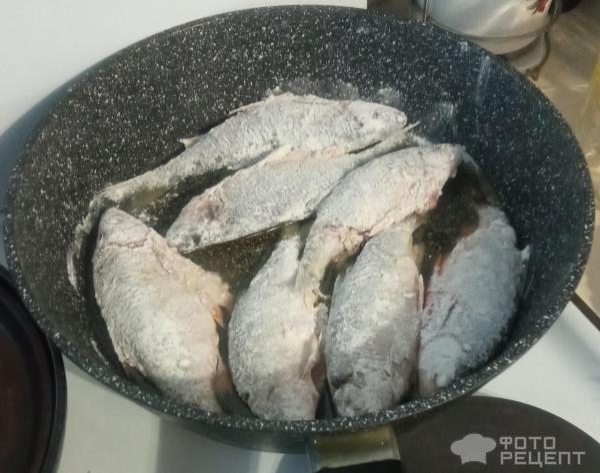 Рецепт: Сорога жареная на масле - в муке Рецепт: Сорога жареная на масле - в муке