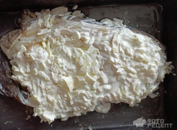 Рецепт: Стейки зубатки запеченые в духовке - с луком и сметаной Рецепт: Стейки зубатки запеченые в духовке - с луком и сметаной