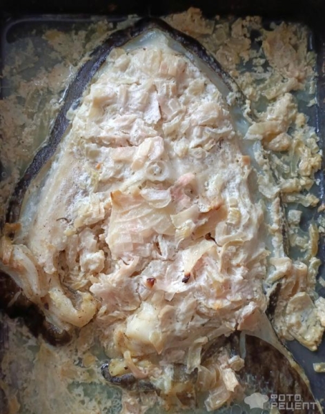 Рецепт: Стейки зубатки запеченые в духовке - с луком и сметаной Рецепт: Стейки зубатки запеченые в духовке - с луком и сметаной