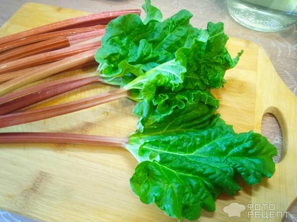 Рецепт: Суп летний из ревеня - и стебли и листья