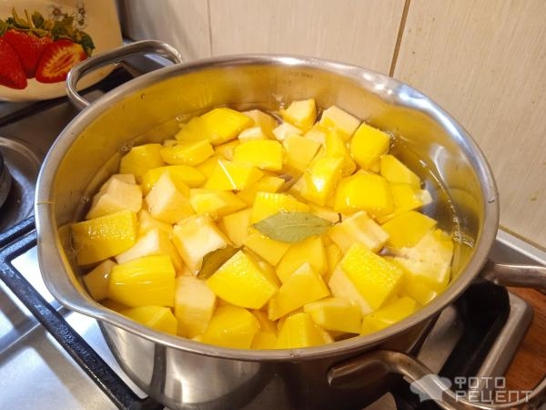 Рецепт: Суп-пюре из кабачка - с колбасой