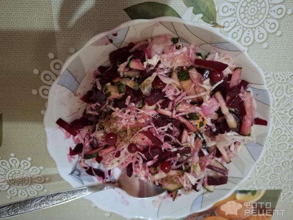 Рецепт: Свекольно-капустный салат - С огурцом и клюквой.