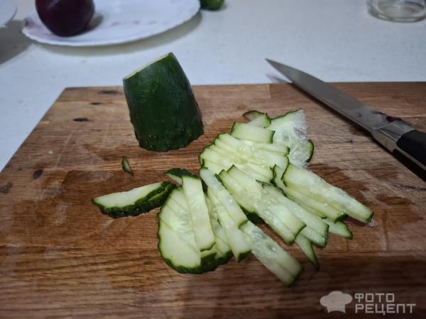 Рецепт: Свекольно-капустный салат - С огурцом и клюквой.