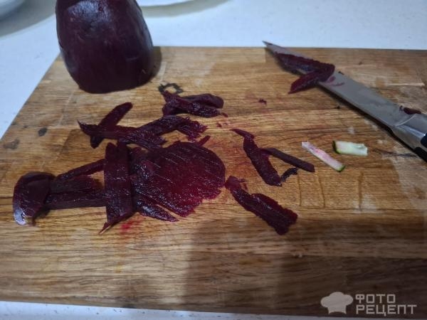 Рецепт: Свекольно-капустный салат - С огурцом и клюквой.