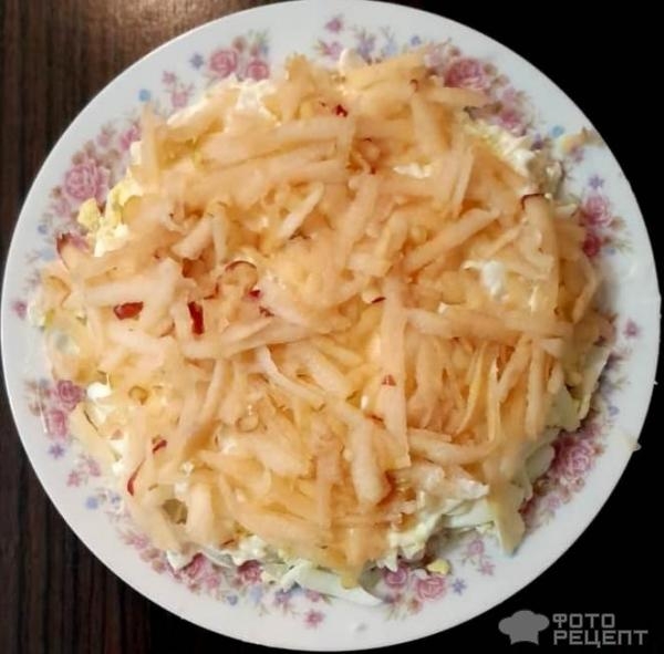 Рецепт: Свекольный салат слоями - Слоеный салат с сыром, яблоком и яйцом Рецепт: Свекольный салат слоями - Слоеный салат с сыром, яблоком и яйцом