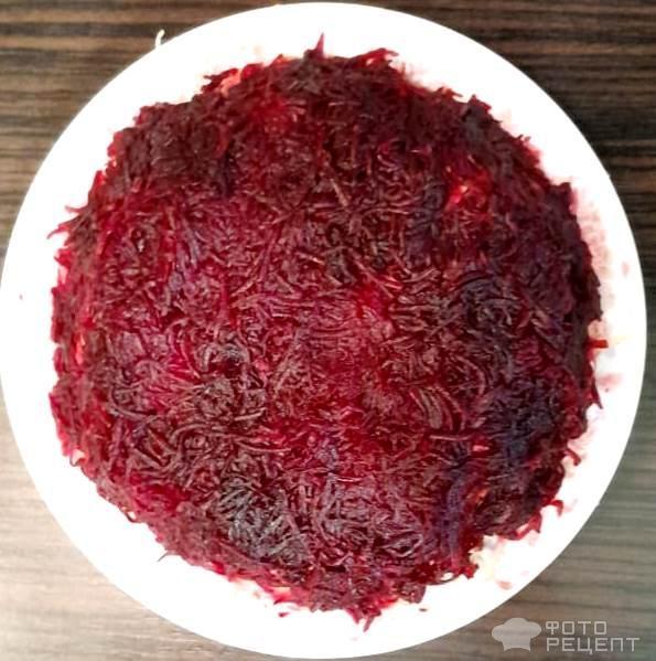 Рецепт: Свекольный салат слоями - Слоеный салат с сыром, яблоком и яйцом Рецепт: Свекольный салат слоями - Слоеный салат с сыром, яблоком и яйцом