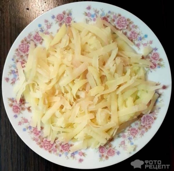 Рецепт: Свекольный салат слоями - Слоеный салат с сыром, яблоком и яйцом Рецепт: Свекольный салат слоями - Слоеный салат с сыром, яблоком и яйцом