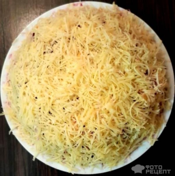 Рецепт: Свекольный салат слоями - Слоеный салат с сыром, яблоком и яйцом Рецепт: Свекольный салат слоями - Слоеный салат с сыром, яблоком и яйцом