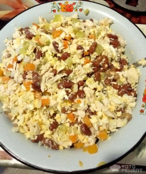 Рецепт: Сытный салат из фасоли - С красной фасолью и куриной грудкой. Рецепт: Сытный салат из фасоли - С красной фасолью и куриной грудкой.
