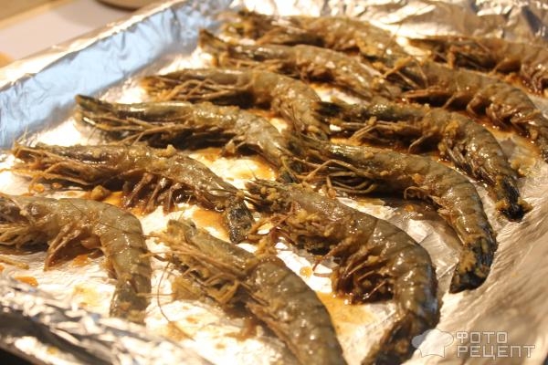 Рецепт: Тигровые креветки в духовке - в соевом соусе с чесноком