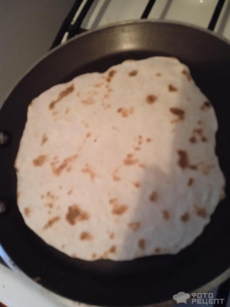 Рецепт: Тонкий лаваш - Вкусный лаваш на сухой сковороде и конвертики из него Рецепт: Тонкий лаваш - Вкусный лаваш на сухой сковороде и конвертики из него