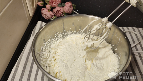 Рецепт: Торт "Молочная девочка" - с клубникой и кремом чиз Рецепт: Торт "Молочная девочка" - с клубникой и кремом чиз