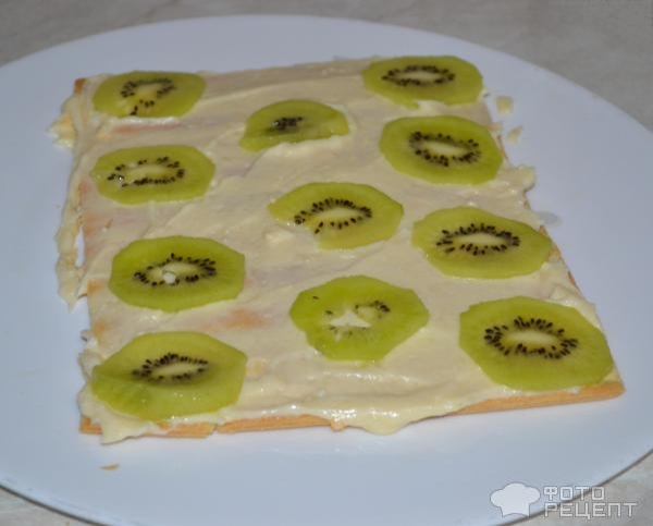 Рецепт: Торт "Счастье" - Слоеный с клубникой, орехами и заварным кремом Рецепт: Торт "Счастье" - Слоеный с клубникой, орехами и заварным кремом