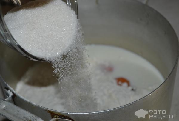 Рецепт: Торт "Счастье" - Слоеный с клубникой, орехами и заварным кремом Рецепт: Торт "Счастье" - Слоеный с клубникой, орехами и заварным кремом