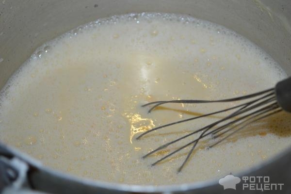 Рецепт: Торт "Счастье" - Слоеный с клубникой, орехами и заварным кремом Рецепт: Торт "Счастье" - Слоеный с клубникой, орехами и заварным кремом