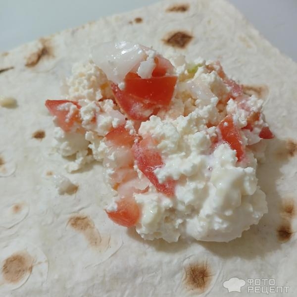 Рецепт: Треугольники из лаваша - Рецепт быстрых и лёгких закусочных пирожков из тонкого армянского лаваша. С соленым творогом и помидорами. Рецепт: Треугольники из лаваша - Рецепт быстрых и лёгких закусочных пирожков из тонкого армянского лаваша. С соленым творогом и помидорами.