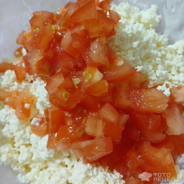 Рецепт: Треугольники из лаваша - Рецепт быстрых и лёгких закусочных пирожков из тонкого армянского лаваша. С соленым творогом и помидорами. Рецепт: Треугольники из лаваша - Рецепт быстрых и лёгких закусочных пирожков из тонкого армянского лаваша. С соленым творогом и помидорами.