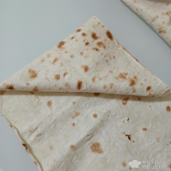 Рецепт: Треугольники из лаваша - Рецепт быстрых и лёгких закусочных пирожков из тонкого армянского лаваша. С соленым творогом и помидорами. Рецепт: Треугольники из лаваша - Рецепт быстрых и лёгких закусочных пирожков из тонкого армянского лаваша. С соленым творогом и помидорами.