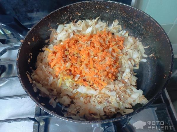 Рецепт: Тушеная капуста - С луком, морковью и томатным соусом