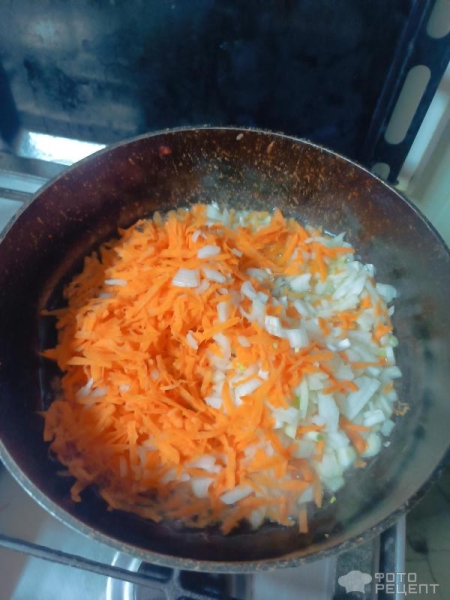 Рецепт: Тушеная капуста - С луком, морковью и томатным соусом