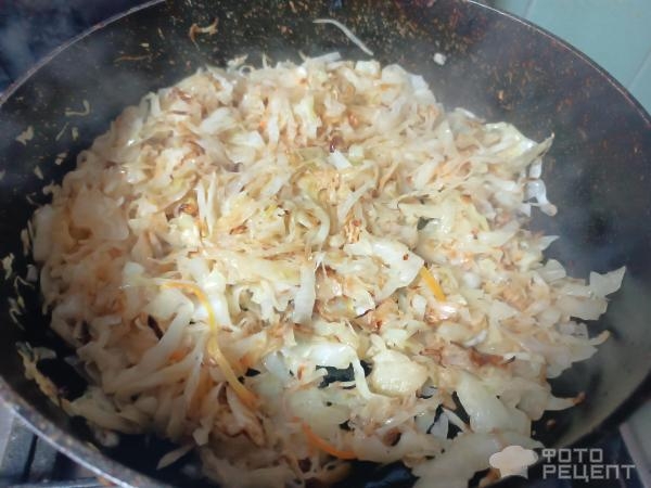 Рецепт: Тушеная капуста - С луком, морковью и томатным соусом