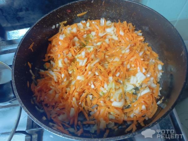 Рецепт: Тушеная капуста - С луком, морковью и томатным соусом