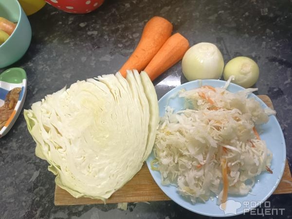 Рецепт: Тушеная капуста - С луком, морковью и томатным соусом