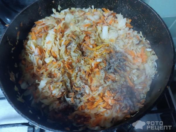 Рецепт: Тушеная капуста - С луком, морковью и томатным соусом