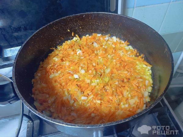 Рецепт: Тушеная капуста - С луком, морковью и томатным соусом