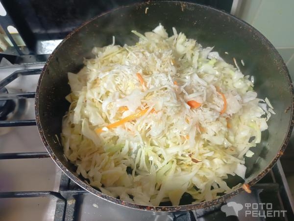 Рецепт: Тушеная капуста - С луком, морковью и томатным соусом