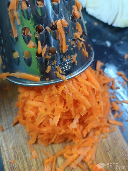 Рецепт: Тушеная капуста - С луком, морковью и томатным соусом