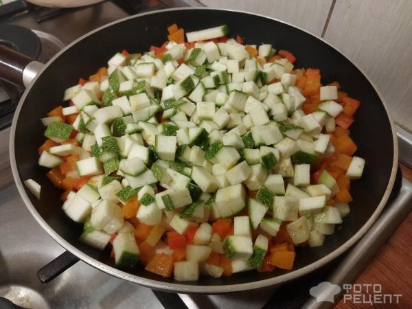 Рецепт: Тушеные овощи - тыква, патиссон, кабачок, морковь, цветная капуста с тушенкой Рецепт: Тушеные овощи - тыква, патиссон, кабачок, морковь, цветная капуста с тушенкой