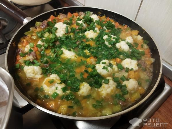 Рецепт: Тушеные овощи - тыква, патиссон, кабачок, морковь, цветная капуста с тушенкой Рецепт: Тушеные овощи - тыква, патиссон, кабачок, морковь, цветная капуста с тушенкой