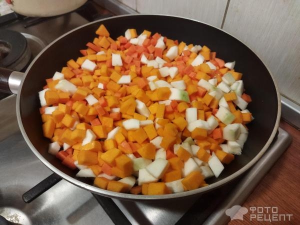 Рецепт: Тушеные овощи - тыква, патиссон, кабачок, морковь, цветная капуста с тушенкой Рецепт: Тушеные овощи - тыква, патиссон, кабачок, морковь, цветная капуста с тушенкой