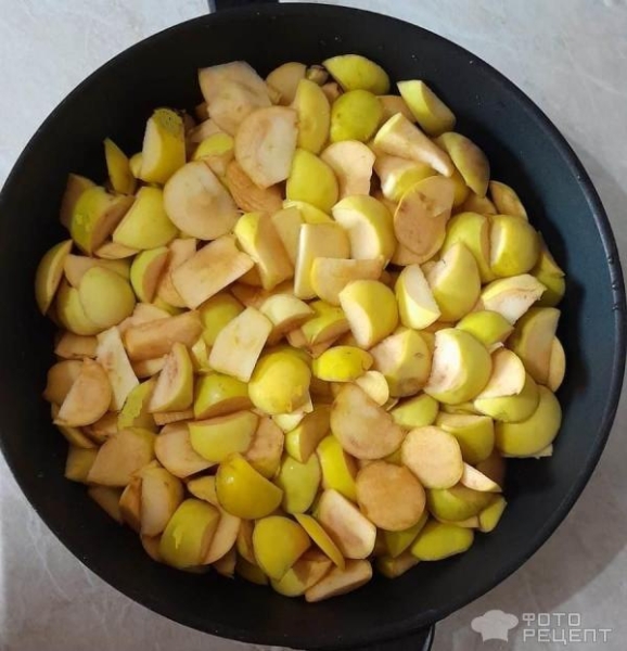 Рецепт: Творожная шарлотка с яблоками - С гранатовым соусом и корицей Рецепт: Творожная шарлотка с яблоками - С гранатовым соусом и корицей