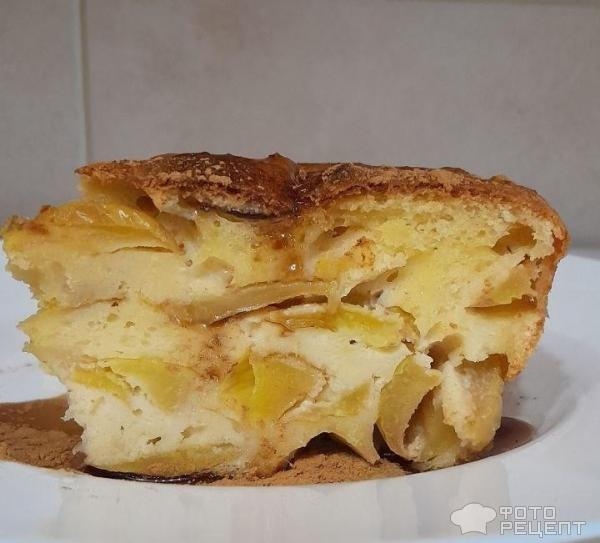 Рецепт: Творожная шарлотка с яблоками - С гранатовым соусом и корицей Рецепт: Творожная шарлотка с яблоками - С гранатовым соусом и корицей