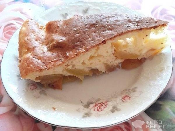 Рецепт: Творожная шарлотка с яблоками - С гранатовым соусом и корицей Рецепт: Творожная шарлотка с яблоками - С гранатовым соусом и корицей