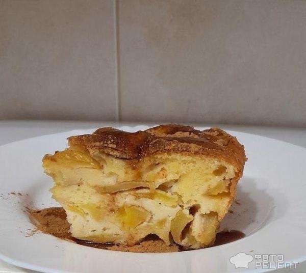 Рецепт: Творожная шарлотка с яблоками - С гранатовым соусом и корицей Рецепт: Творожная шарлотка с яблоками - С гранатовым соусом и корицей