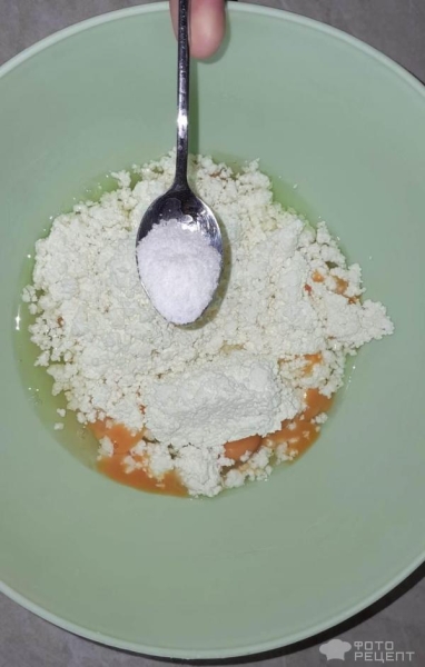 Рецепт: Творожная шарлотка с яблоками - С гранатовым соусом и корицей Рецепт: Творожная шарлотка с яблоками - С гранатовым соусом и корицей