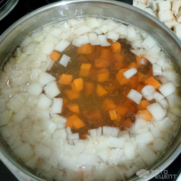 Рецепт: Вермишелевый суп на курином бульоне - С сухариками Рецепт: Вермишелевый суп на курином бульоне - С сухариками