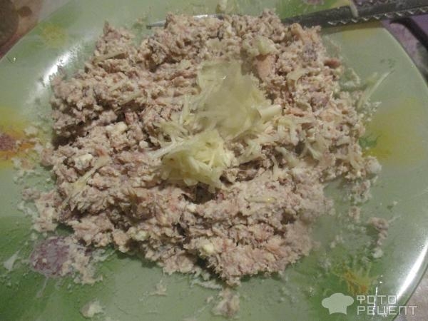 Рецепт: Закуска "Фаршированные яйца" - с недорогой рыбной консервой