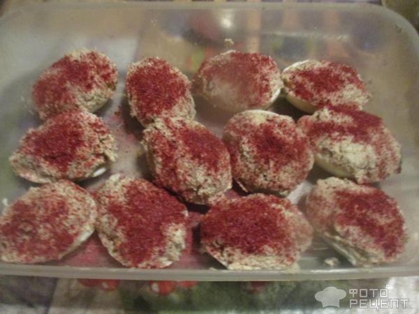 Рецепт: Закуска "Фаршированные яйца" - с недорогой рыбной консервой