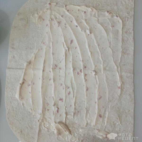 Рецепт: Закусочные рулетики из лаваша - Со свежими помидорами, сыром и колбасой Рецепт: Закусочные рулетики из лаваша - Со свежими помидорами, сыром и колбасой