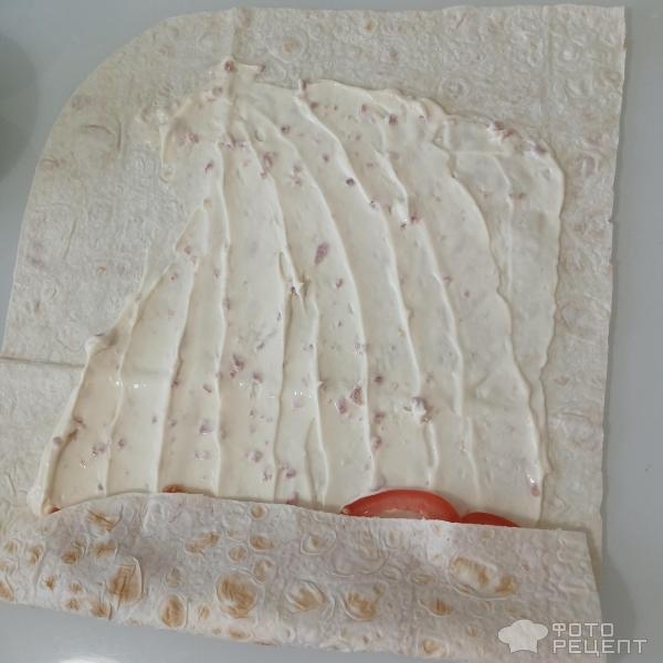 Рецепт: Закусочные рулетики из лаваша - Со свежими помидорами, сыром и колбасой Рецепт: Закусочные рулетики из лаваша - Со свежими помидорами, сыром и колбасой