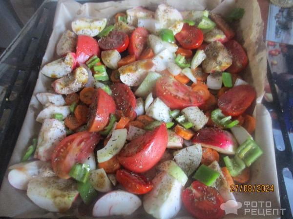 Рецепт: Запеченная форель на овощной подушке - в духовке